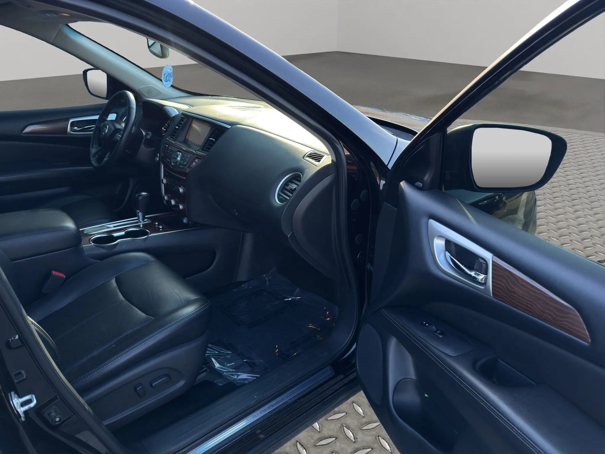 Used 2019 Nissan Pathfinder Platinum image 19