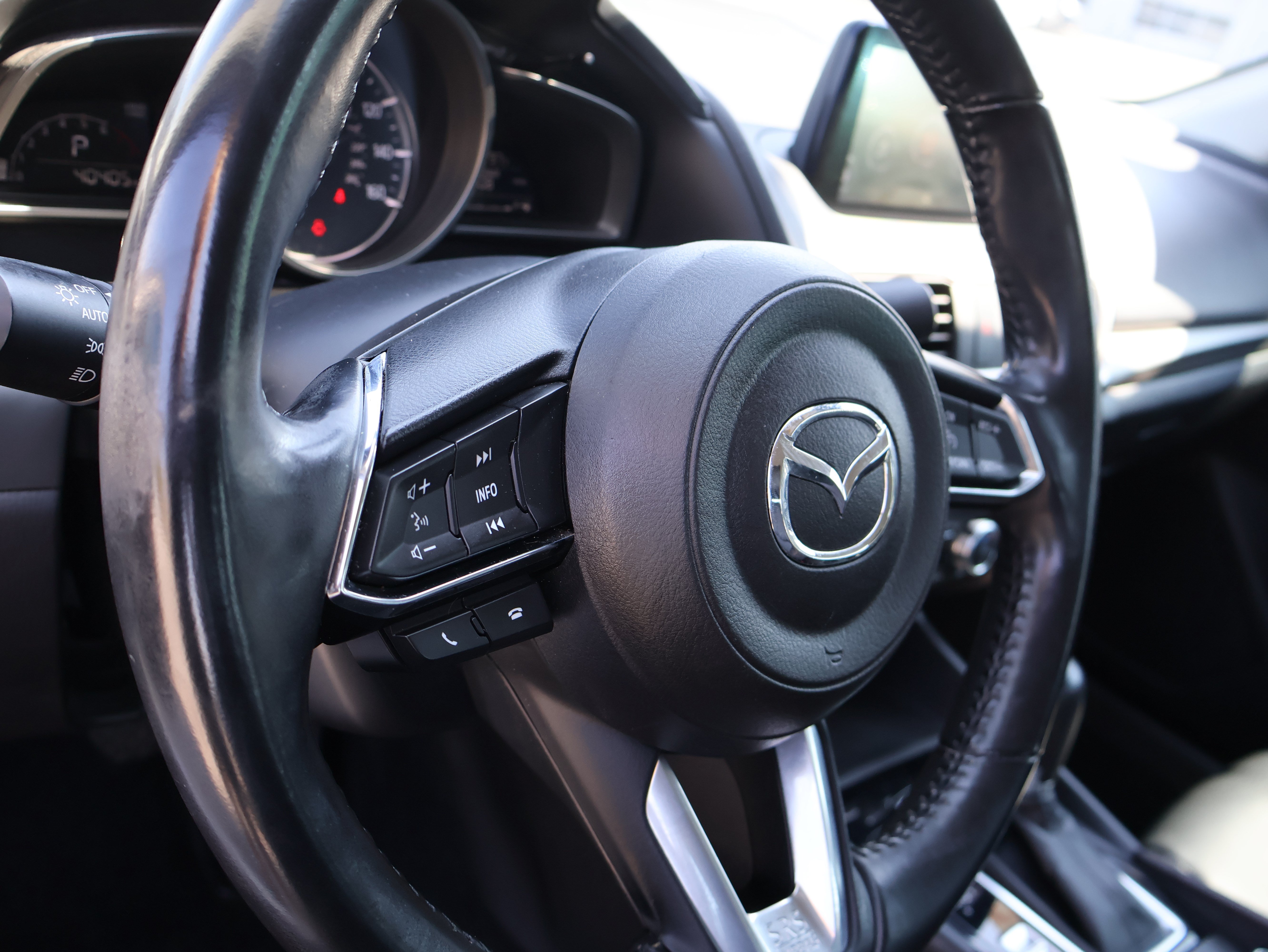Used 2018 MAZDA MAZDA3 Touring FWD image 18