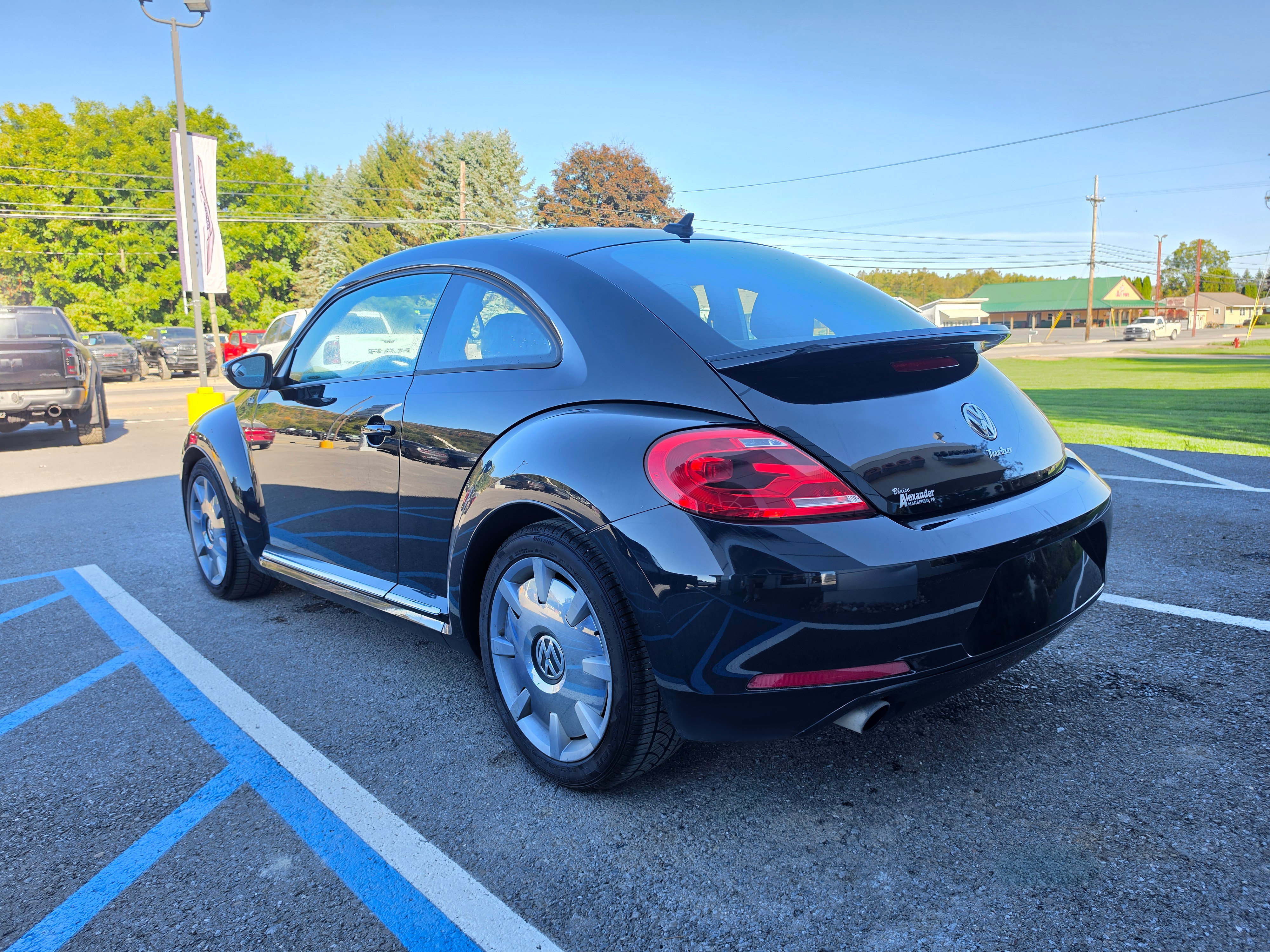 Used 2013 Volkswagen Beetle Turbo FWD image 7