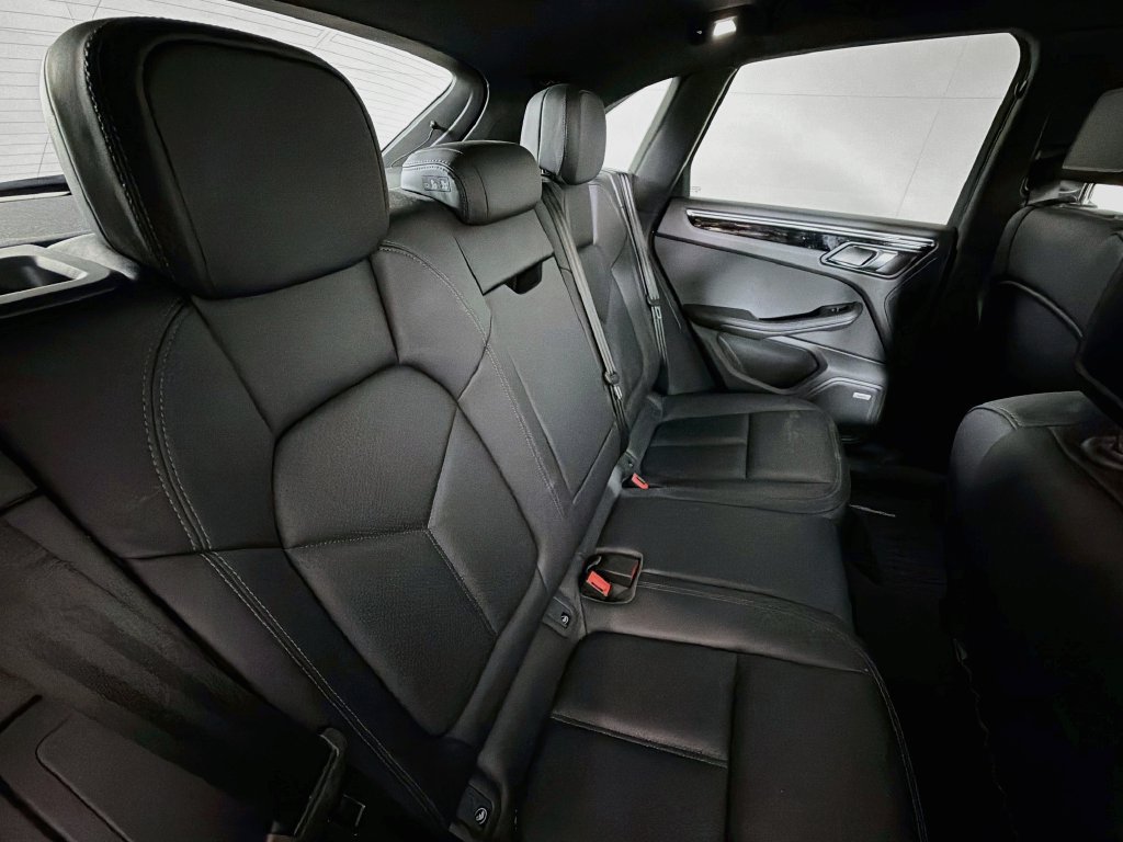 Certified 2023 Porsche Macan S AWD/4WD image 29