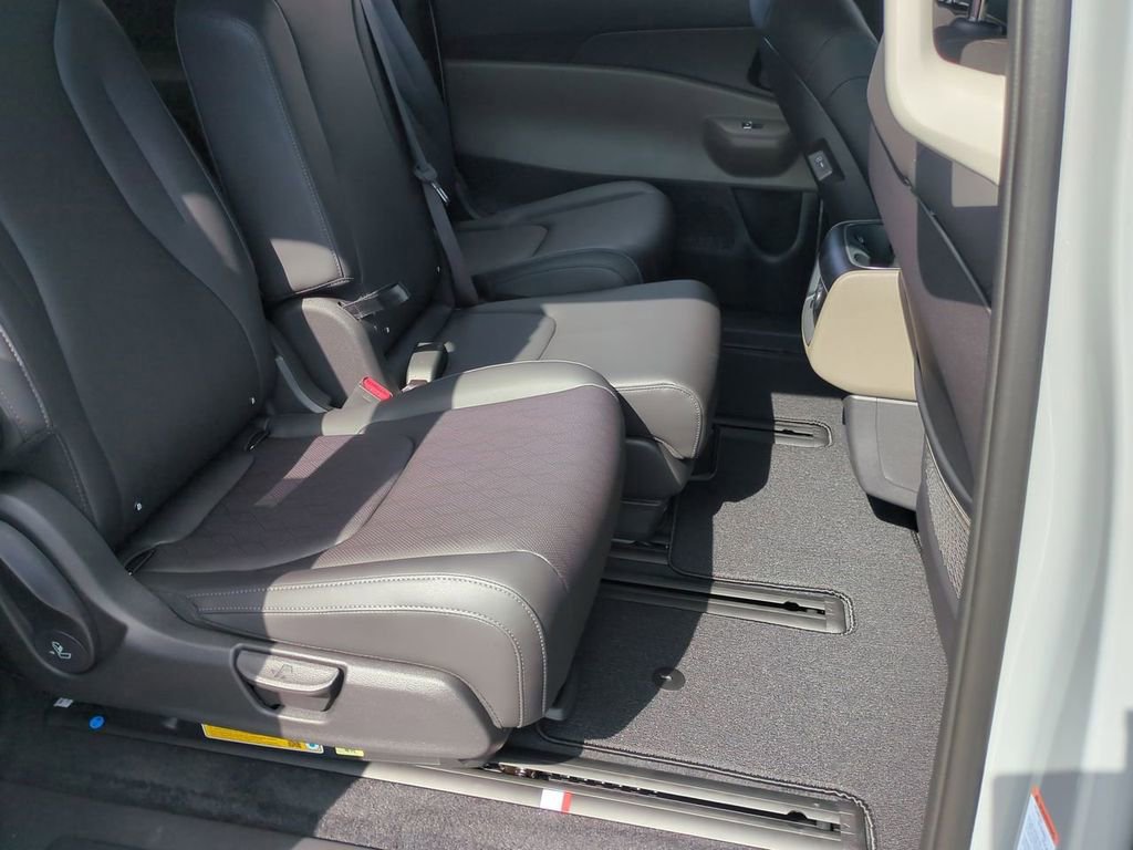 New 2026 Kia Carnival SX FWD image 26
