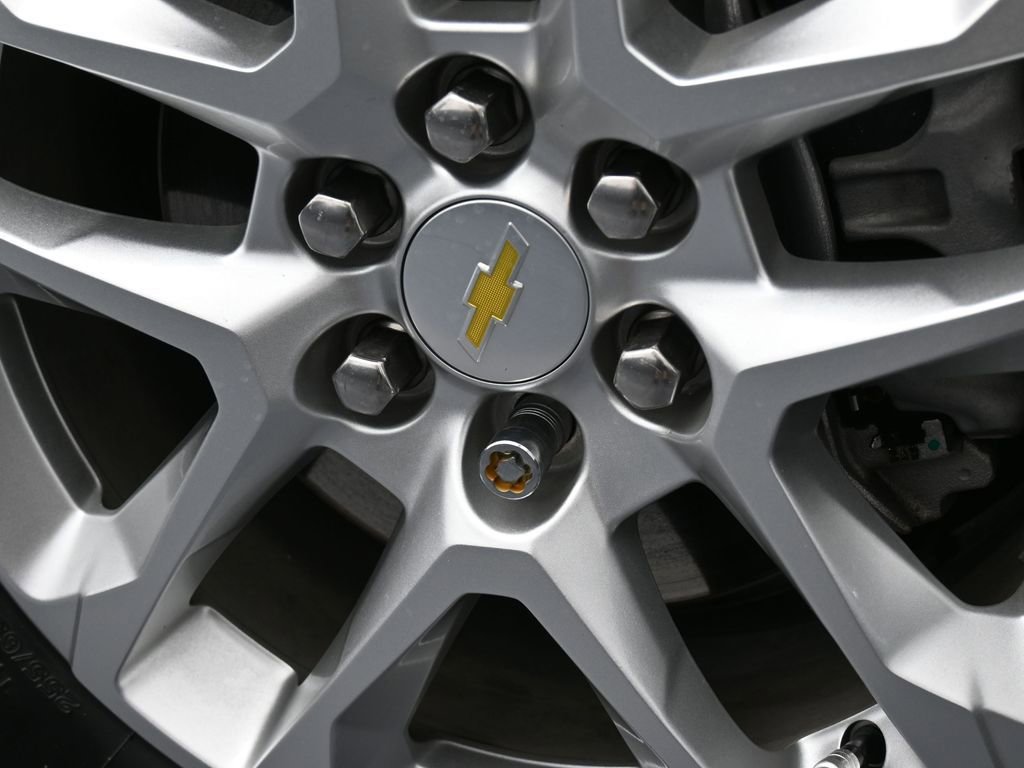 Used 2022 Chevrolet Traverse LS image 43