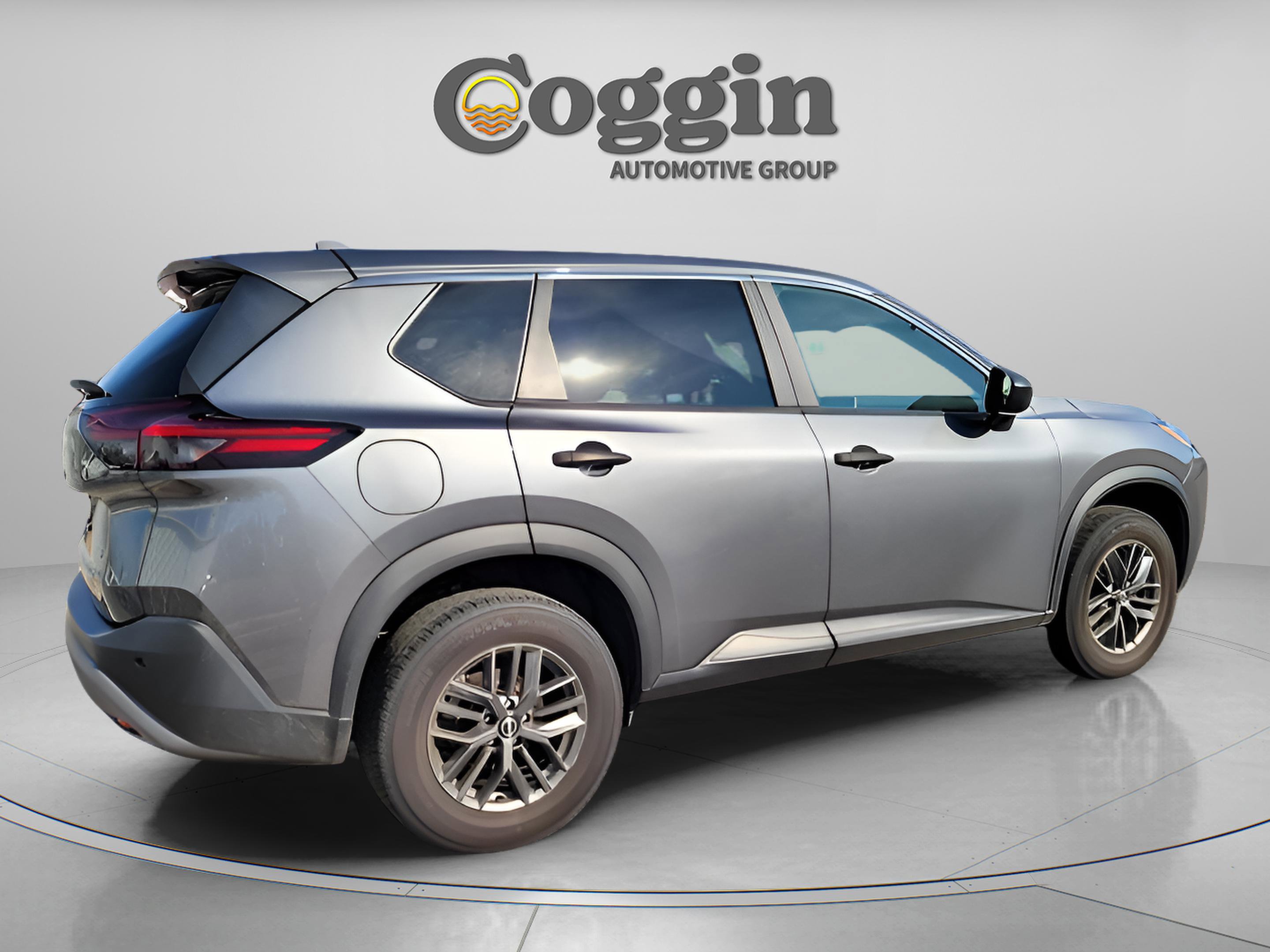 Used 2023 Nissan Rogue S image 11