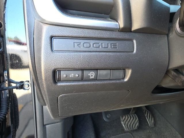 Used 2023 Nissan Rogue S image 14