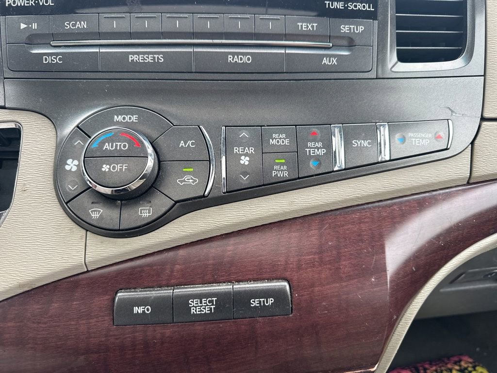 Used 2012 Toyota Sienna XLE image 25