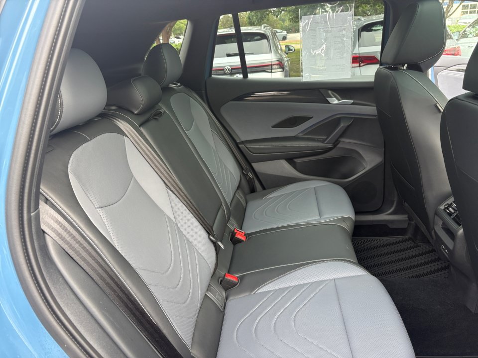 Certified 2026 Volkswagen Tiguan SE R-Line AWD/4WD image 29