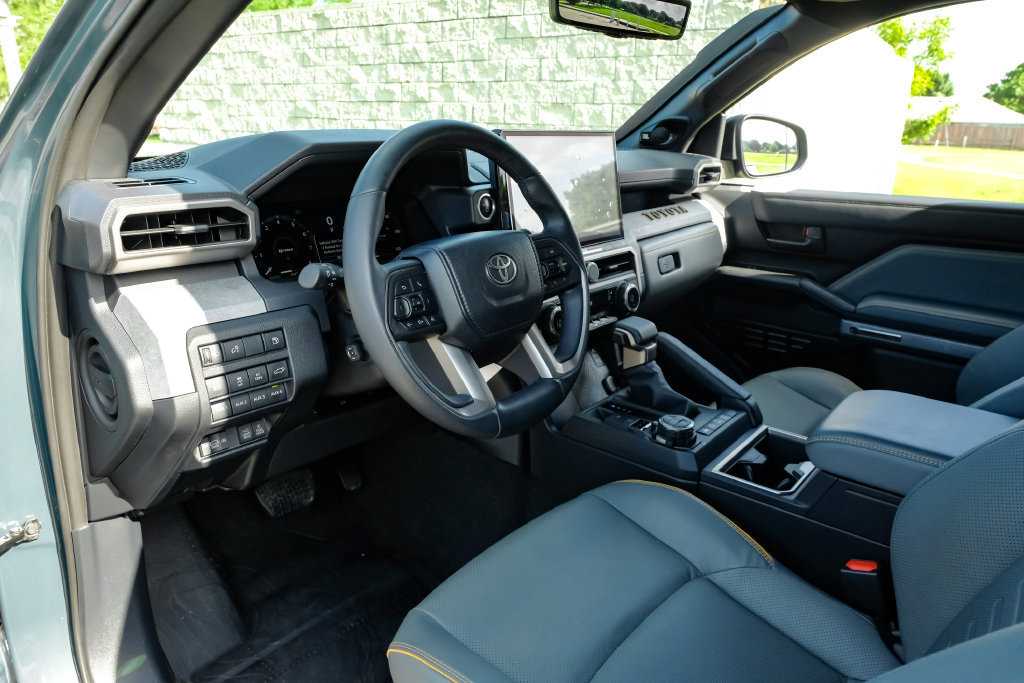 Used 2025 Toyota 4Runner Trailhunter AWD/4WD image 4