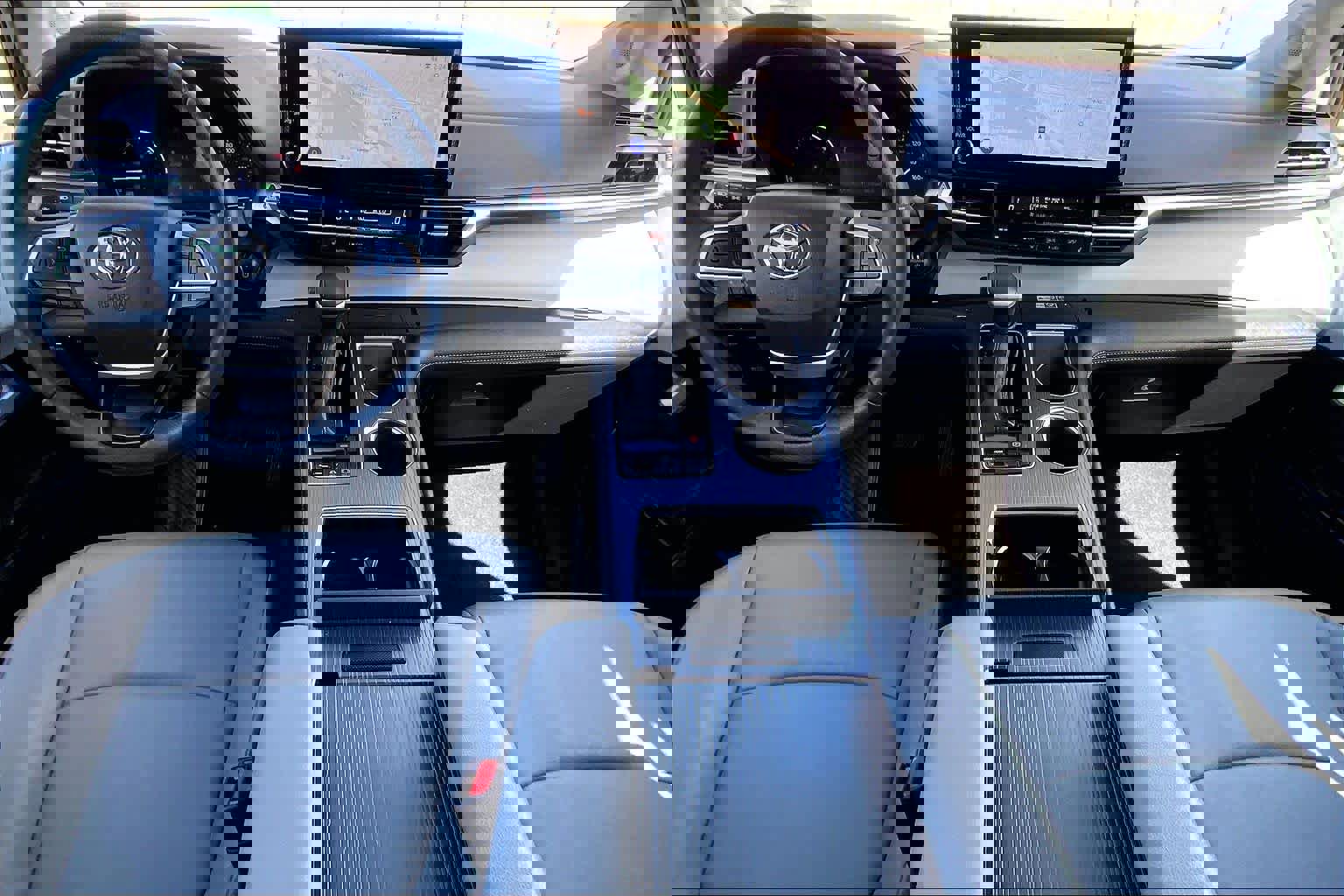 Used 2025 Toyota Sienna XLE w/ XLE Plus Package image 13