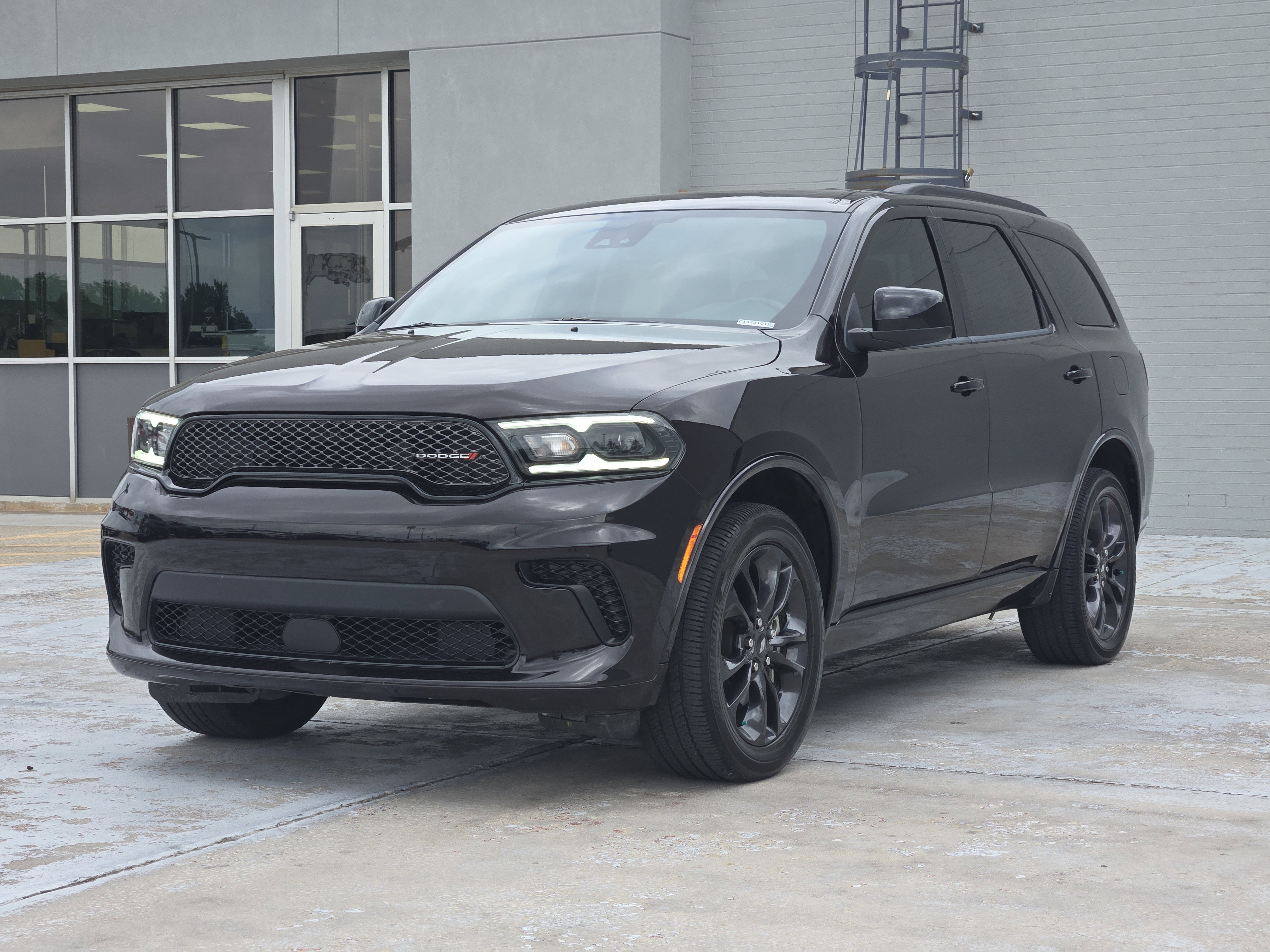 Used 2024 Dodge Durango SXT w/ SXT Blacktop Group image 4