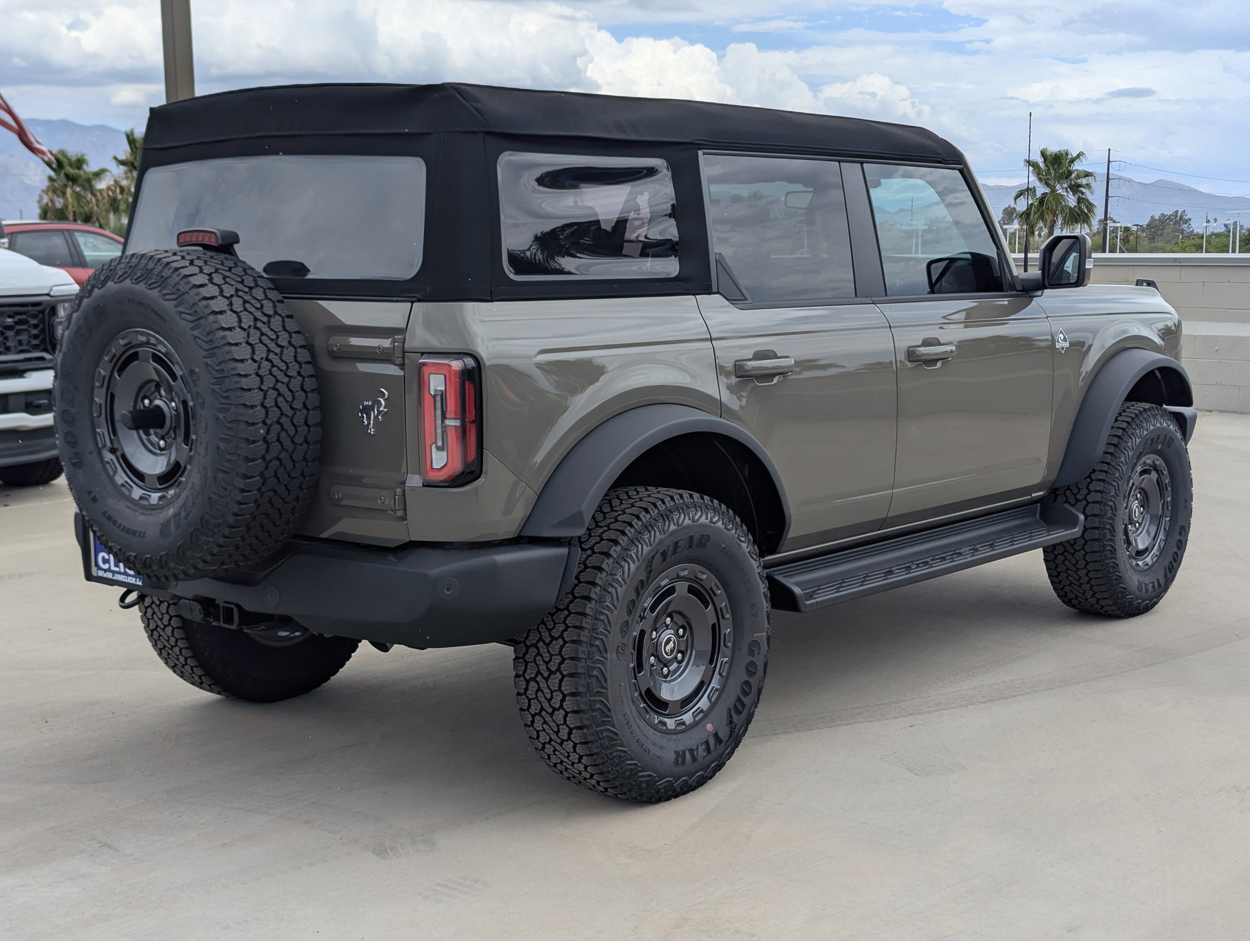 New 2025 Ford Bronco Outer Banks w/ Sasquatch Package image 2