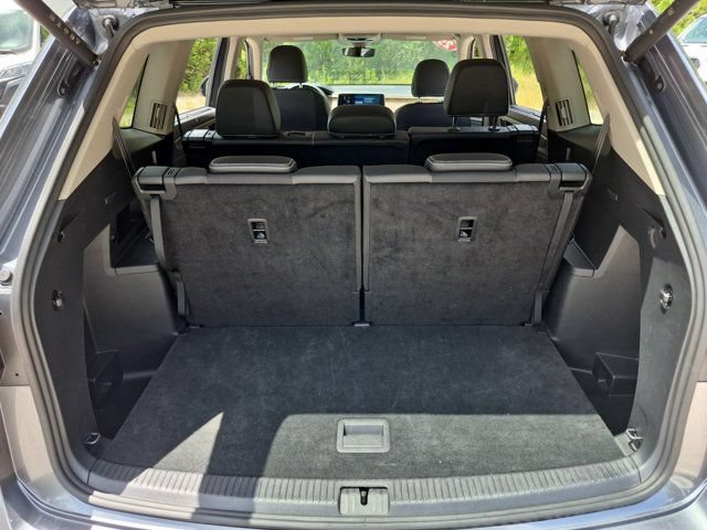 Used 2025 Volkswagen Atlas SE FWD image 28