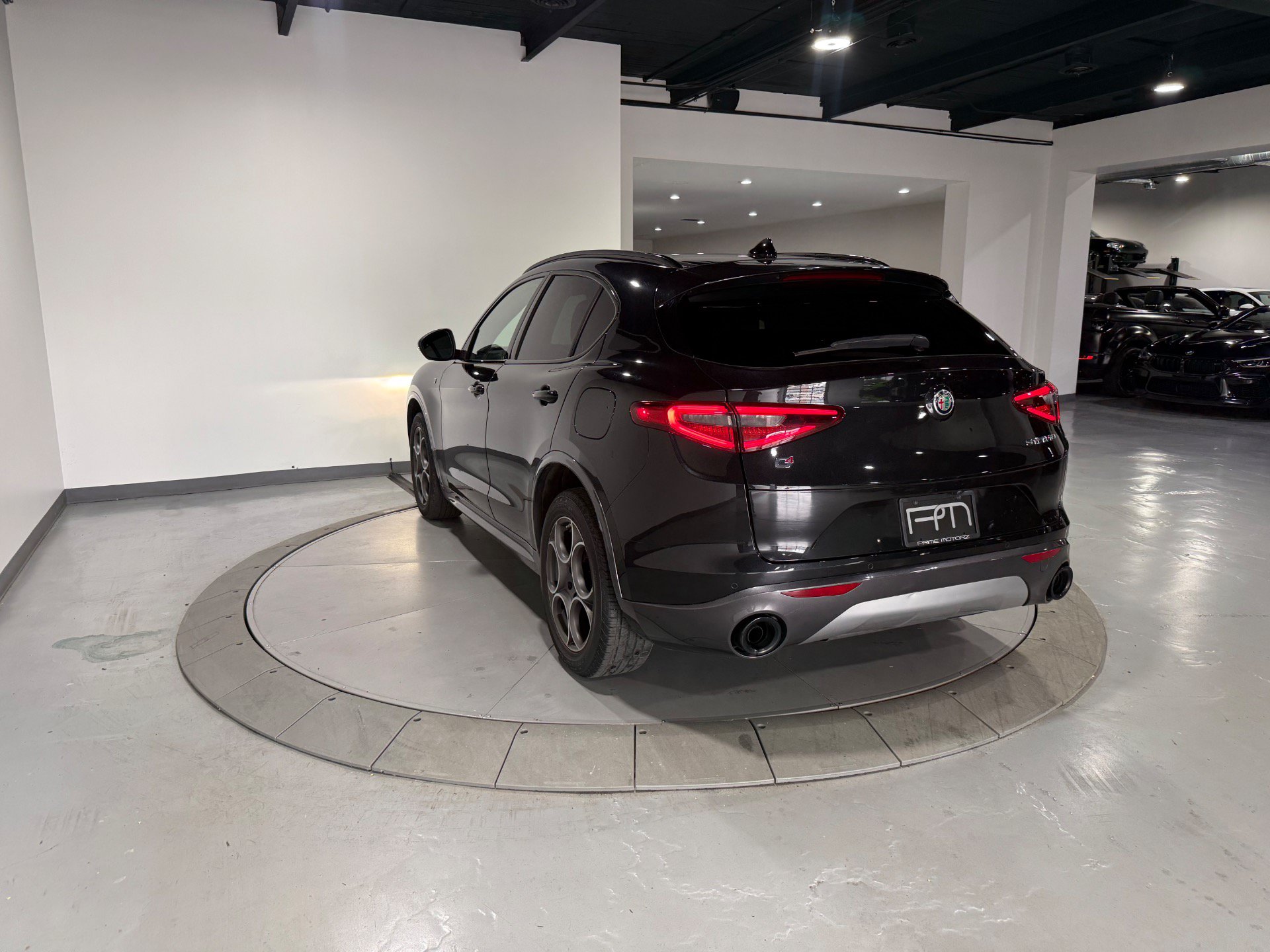 Used 2023 Alfa Romeo Stelvio Ti AWD/4WD image 9