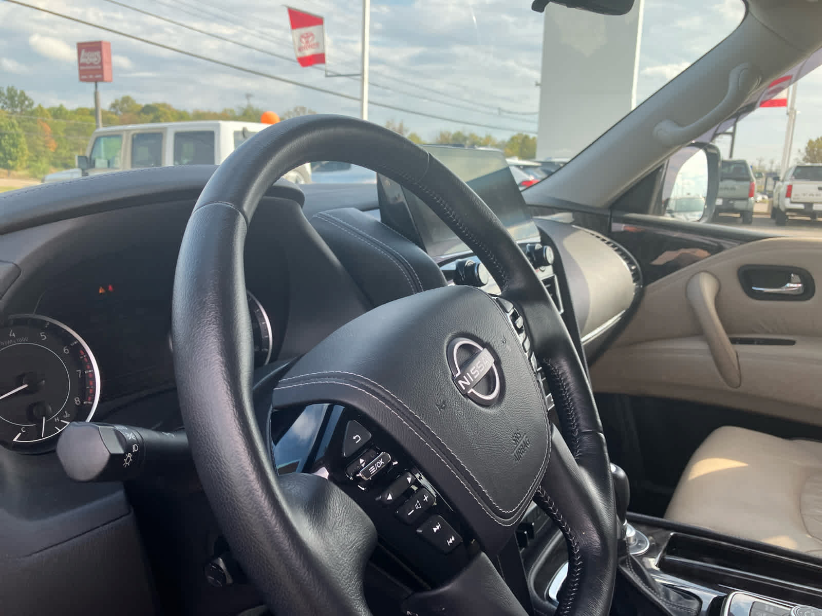 Used 2024 Nissan Armada Platinum w/ Captain's Chairs Package AWD/4WD image 9