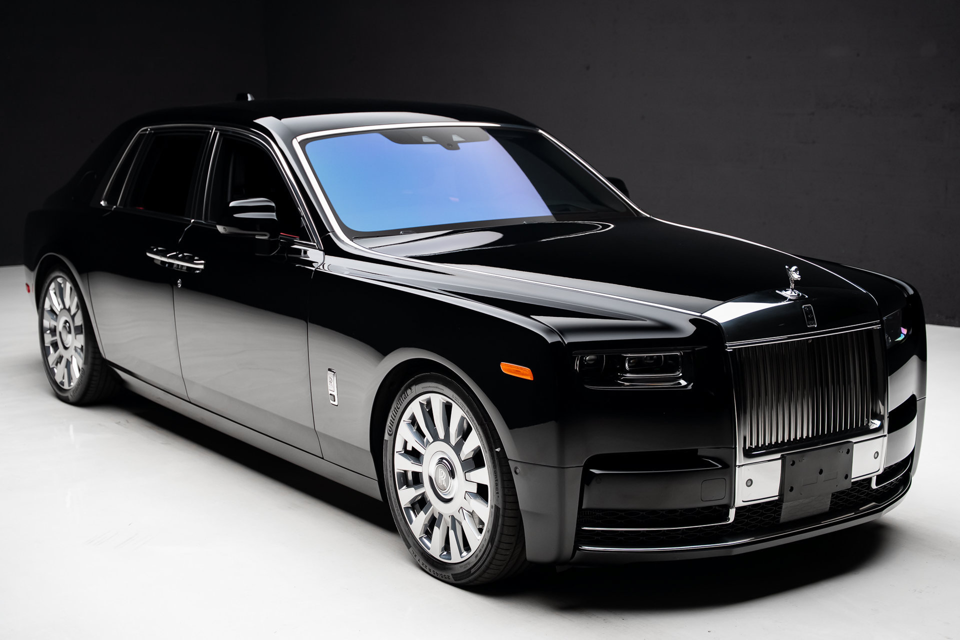 Used 2023 Rolls-Royce Phantom Sedan w/ The Phantom Package RWD image 37