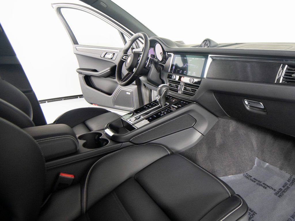 New 2026 Porsche Macan GTS image 30