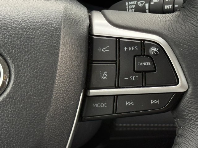 Used 2025 Toyota Sienna XLE FWD image 15
