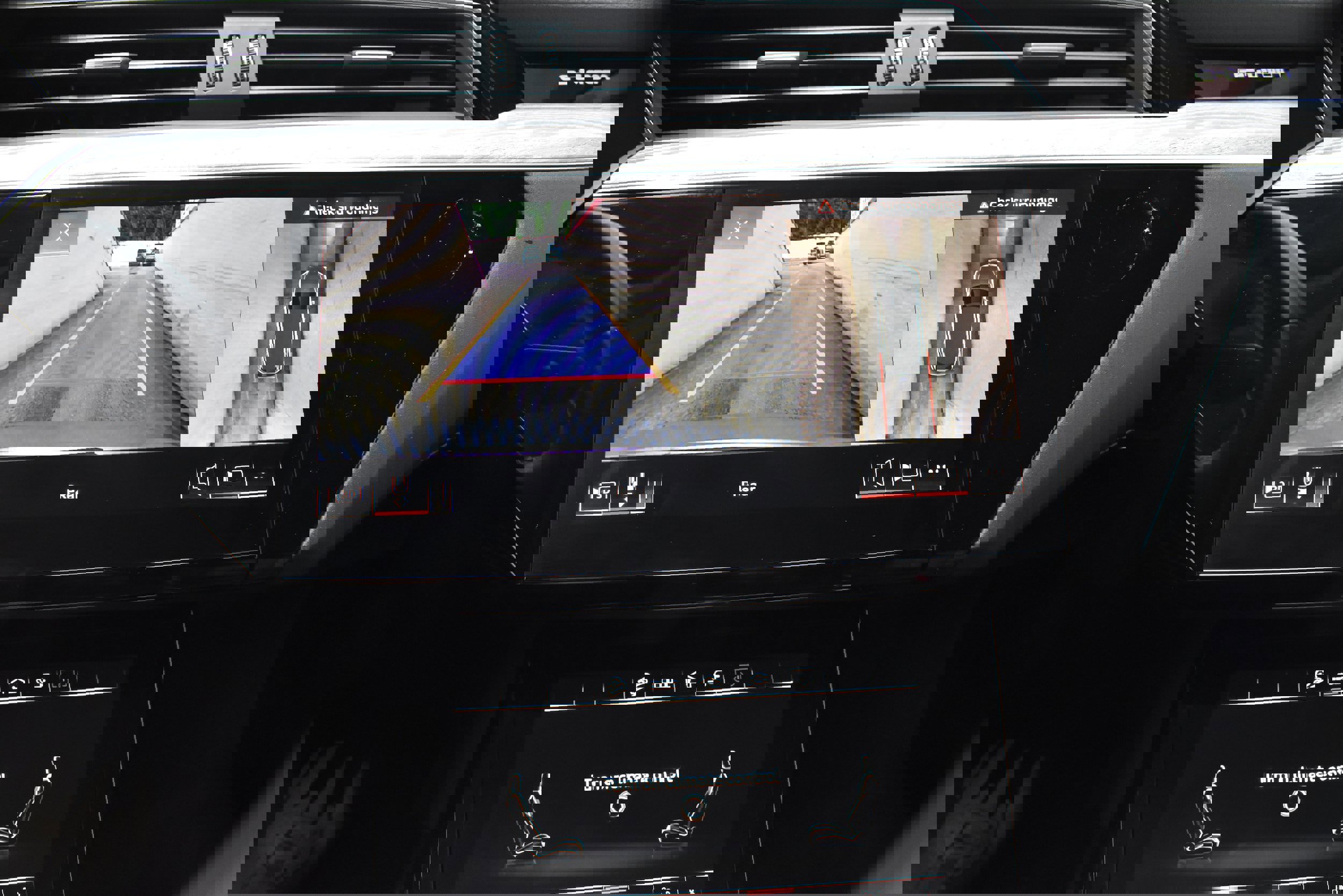 Used 2021 Audi e-tron Premium Plus w/ Premium Plus Package image 35