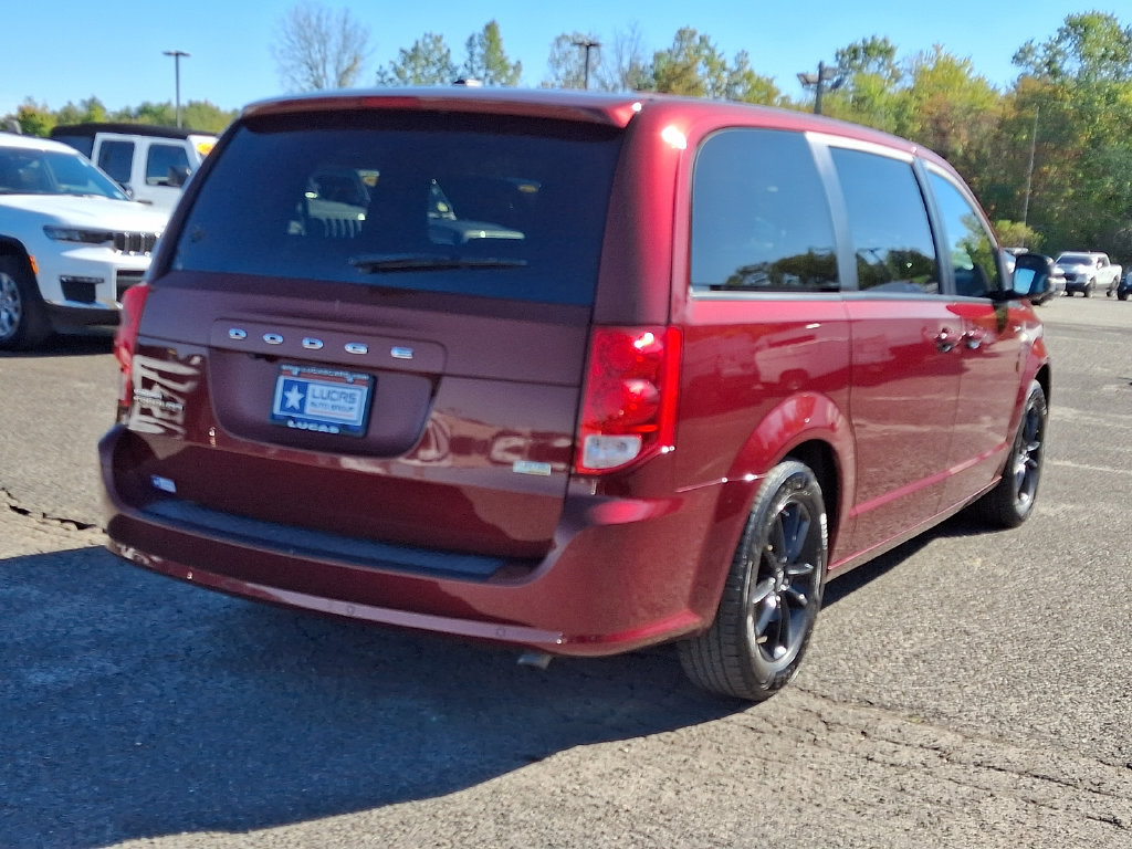 Used 2019 Dodge Grand Caravan SXT w/ Blacktop Package FWD image 11