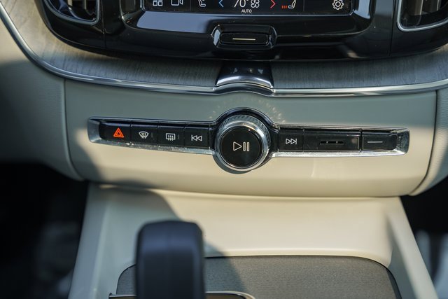 Certified 2024 Volvo XC60 B5 Plus w/ Climate Package image 24