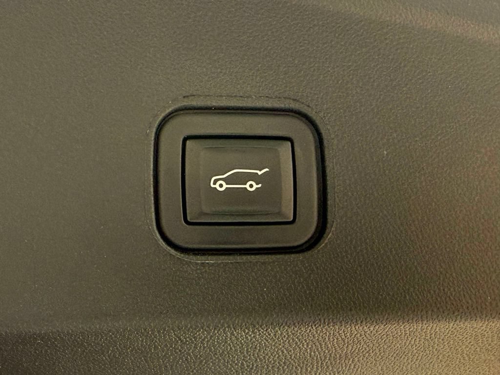 Used 2023 Cadillac Lyriq 2WD image 18