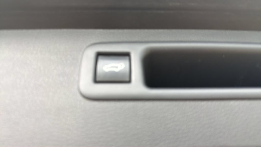 Used 2024 Toyota Highlander LE AWD/4WD image 15