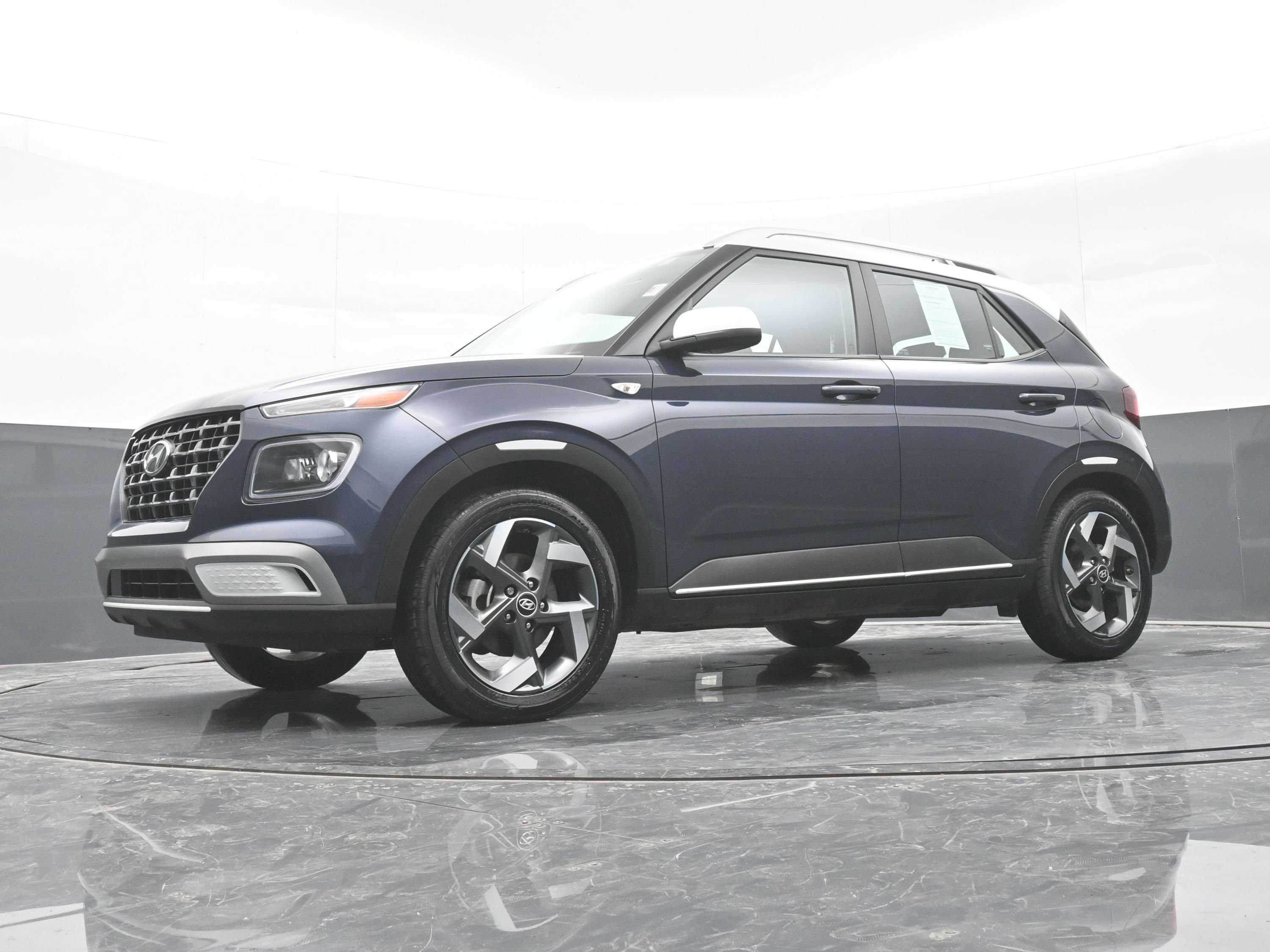 Used 2023 Hyundai Venue Limited w/ Cargo Package image 28