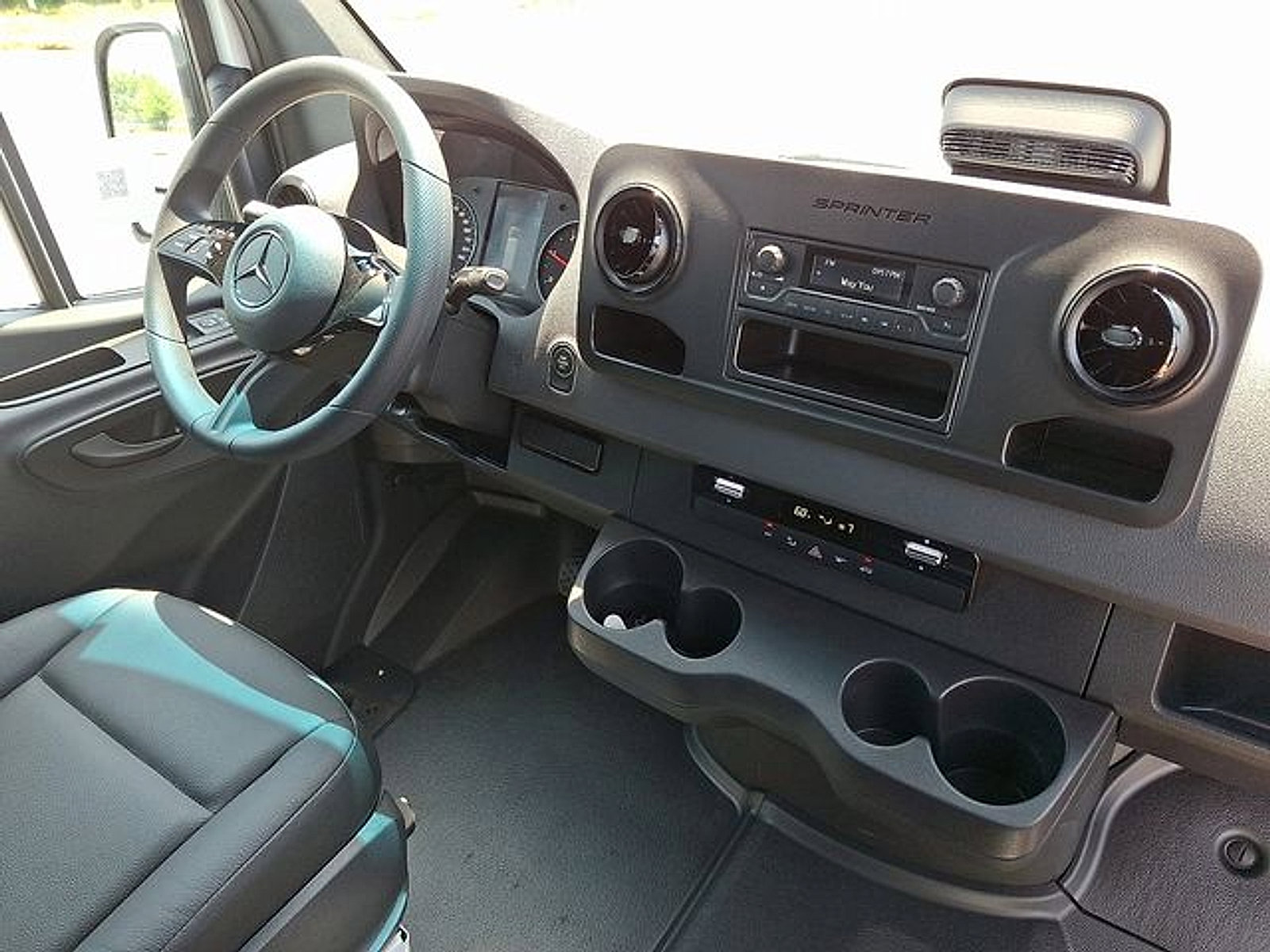 Used 2025 Mercedes-Benz Sprinter 2500 image 11