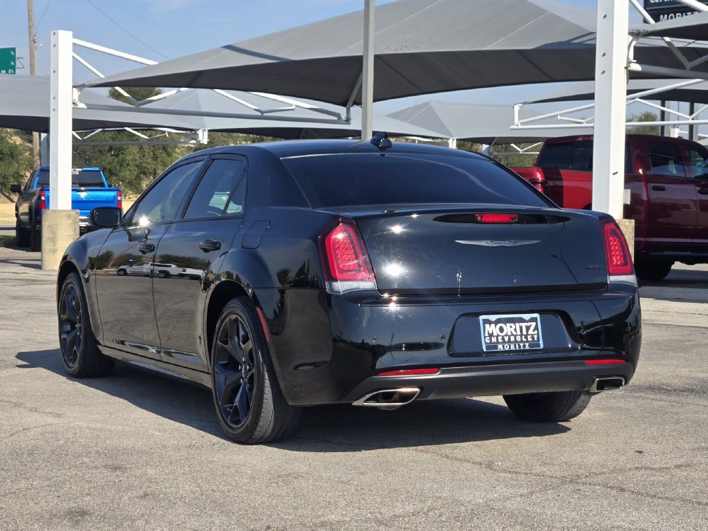 Used 2023 Chrysler 300 Touring L RWD image 8