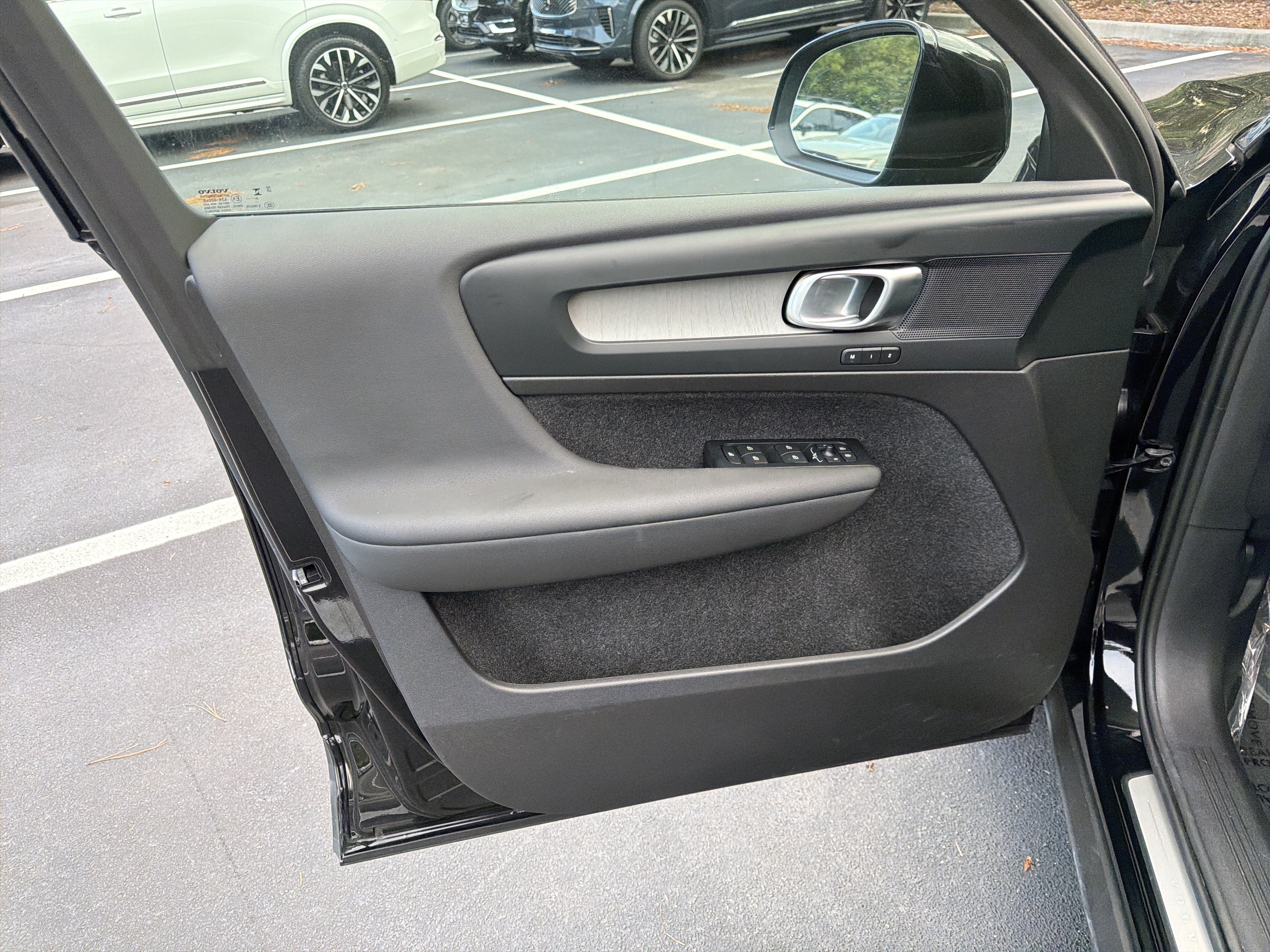 Certified 2026 Volvo XC40 B5 Plus AWD/4WD image 17