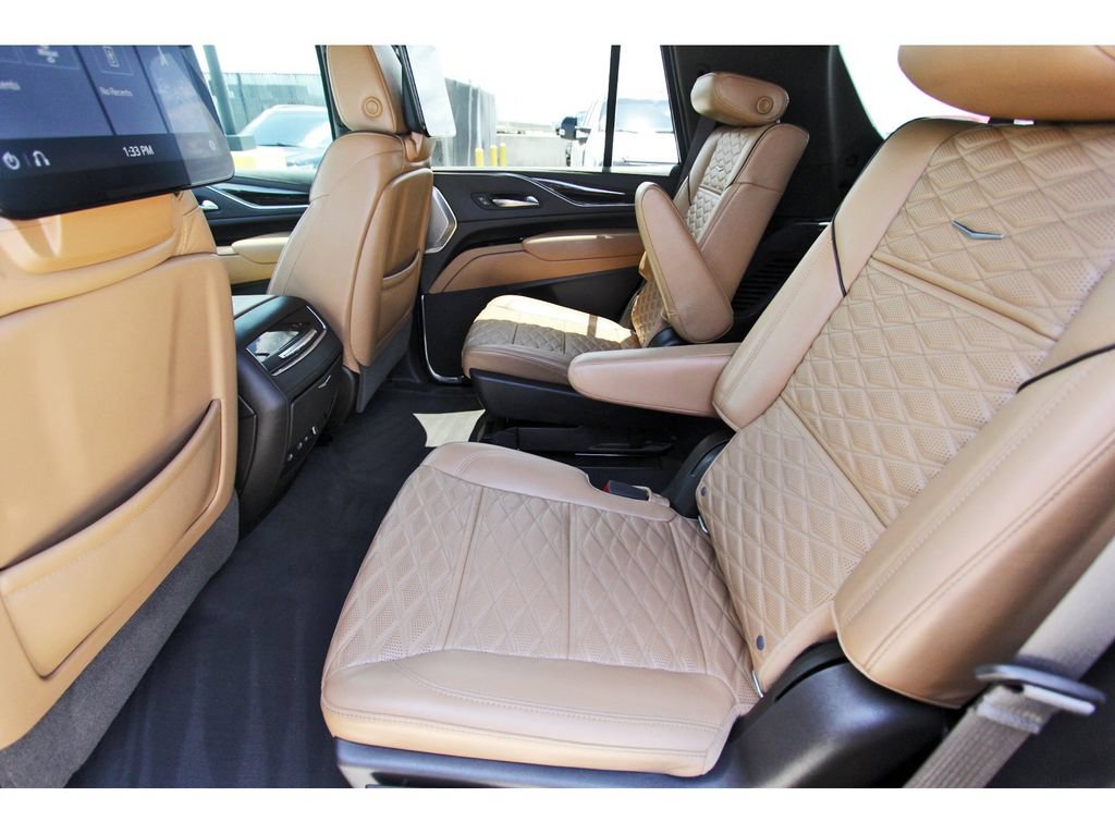 Used 2021 Cadillac Escalade Premium Luxury w/ Driver Assist Tech Package AWD/4WD image 7