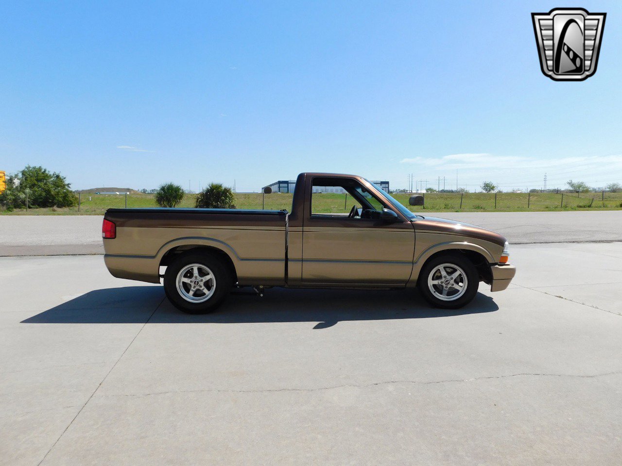 Used 2000 Chevrolet S10 Pickup LS w/ Preferred Equipment Group image 3
