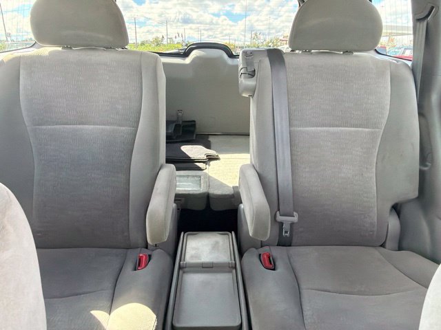 Used 2012 Toyota Highlander FWD w/ Tech Pkg image 21