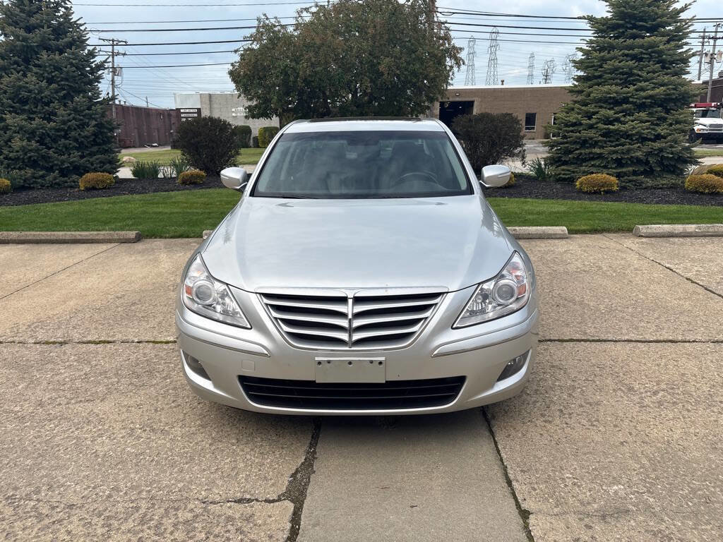 Used 2009 Hyundai Genesis 3.8 w/ Premium Plus Pkg 3 RWD image 2
