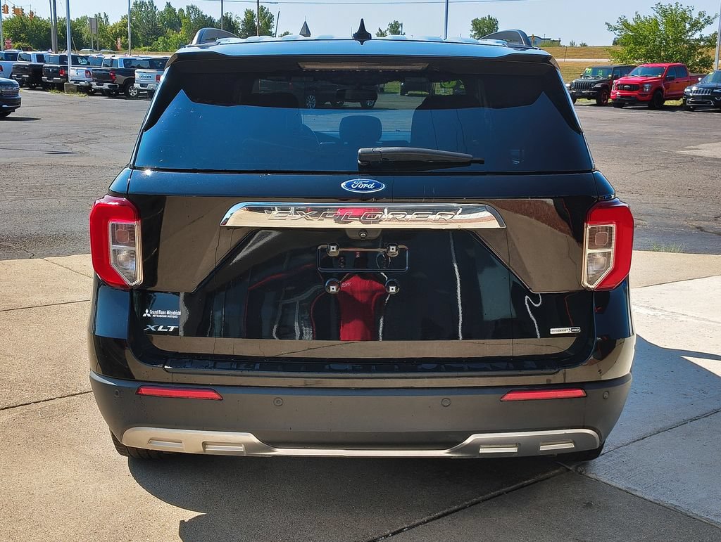 Used 2020 Ford Explorer XLT w/ Equipment Group 202A AWD/4WD image 18