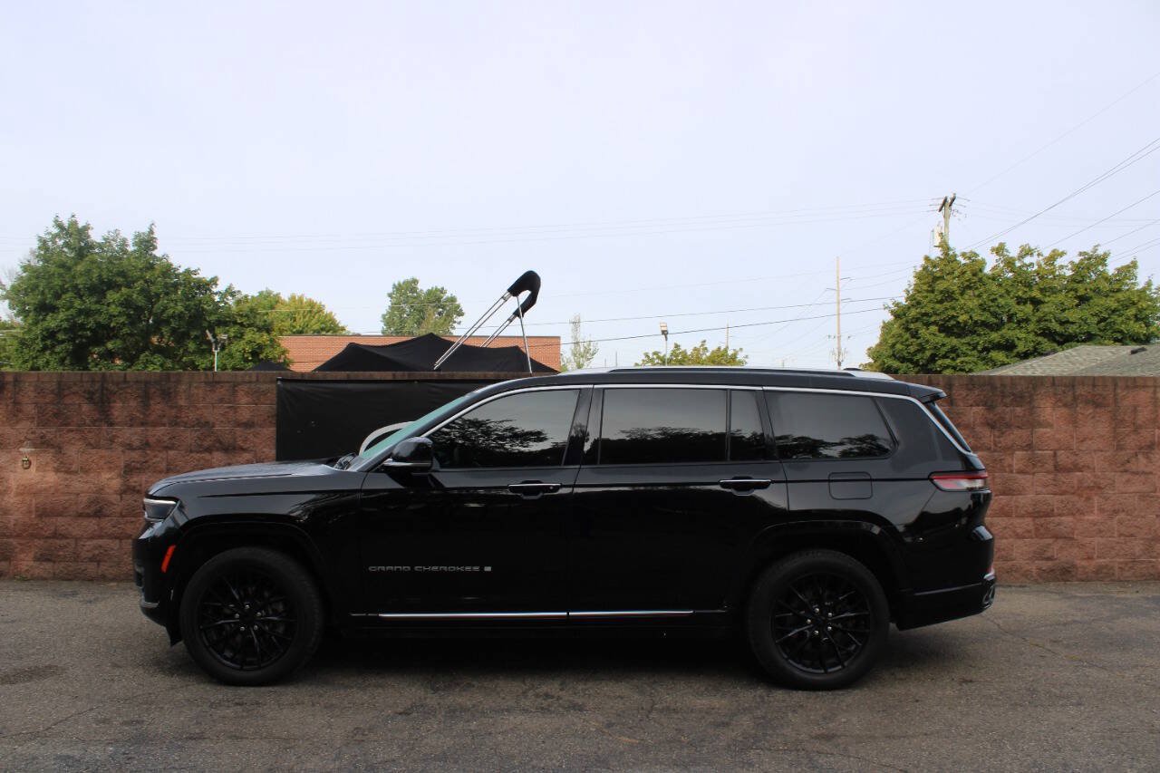 Used 2021 Jeep Grand Cherokee L Summit w/ Advanced Protech Group IV AWD/4WD image 2