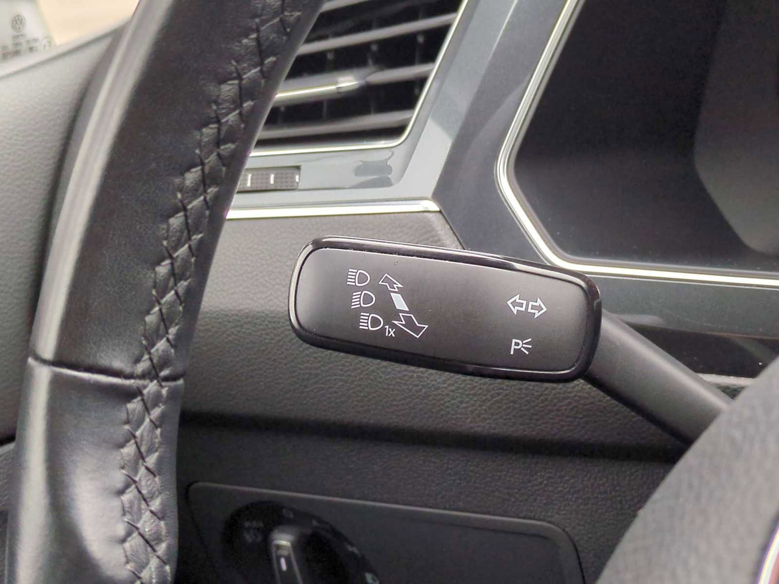 Used 2019 Volkswagen Tiguan SEL image 28