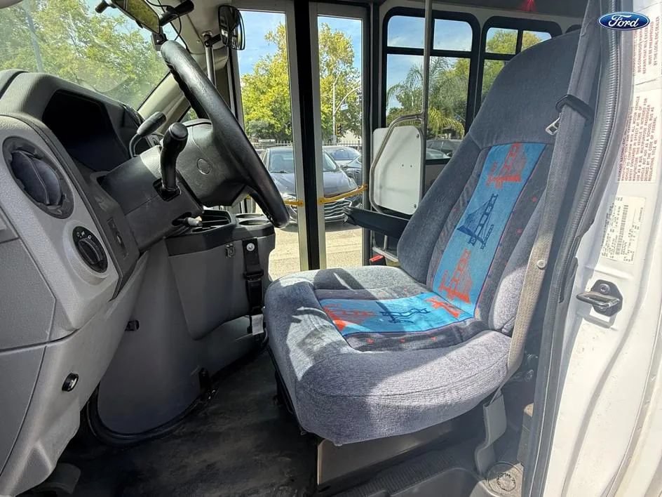 Used 2015 Ford E-350 and Econoline 350 Super Duty RWD image 12