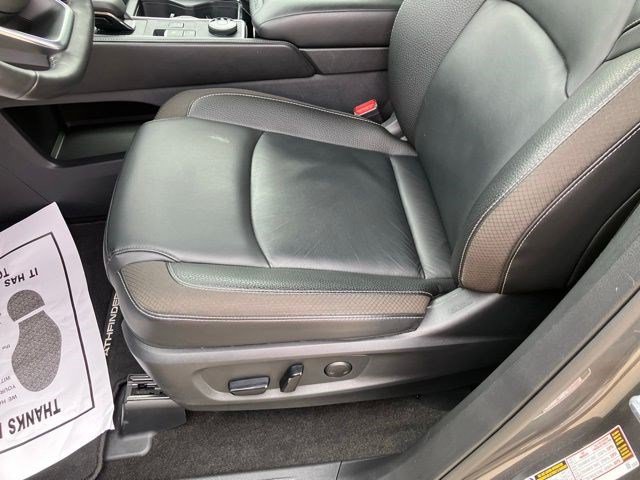 Used 2025 Nissan Pathfinder SL AWD/4WD image 12