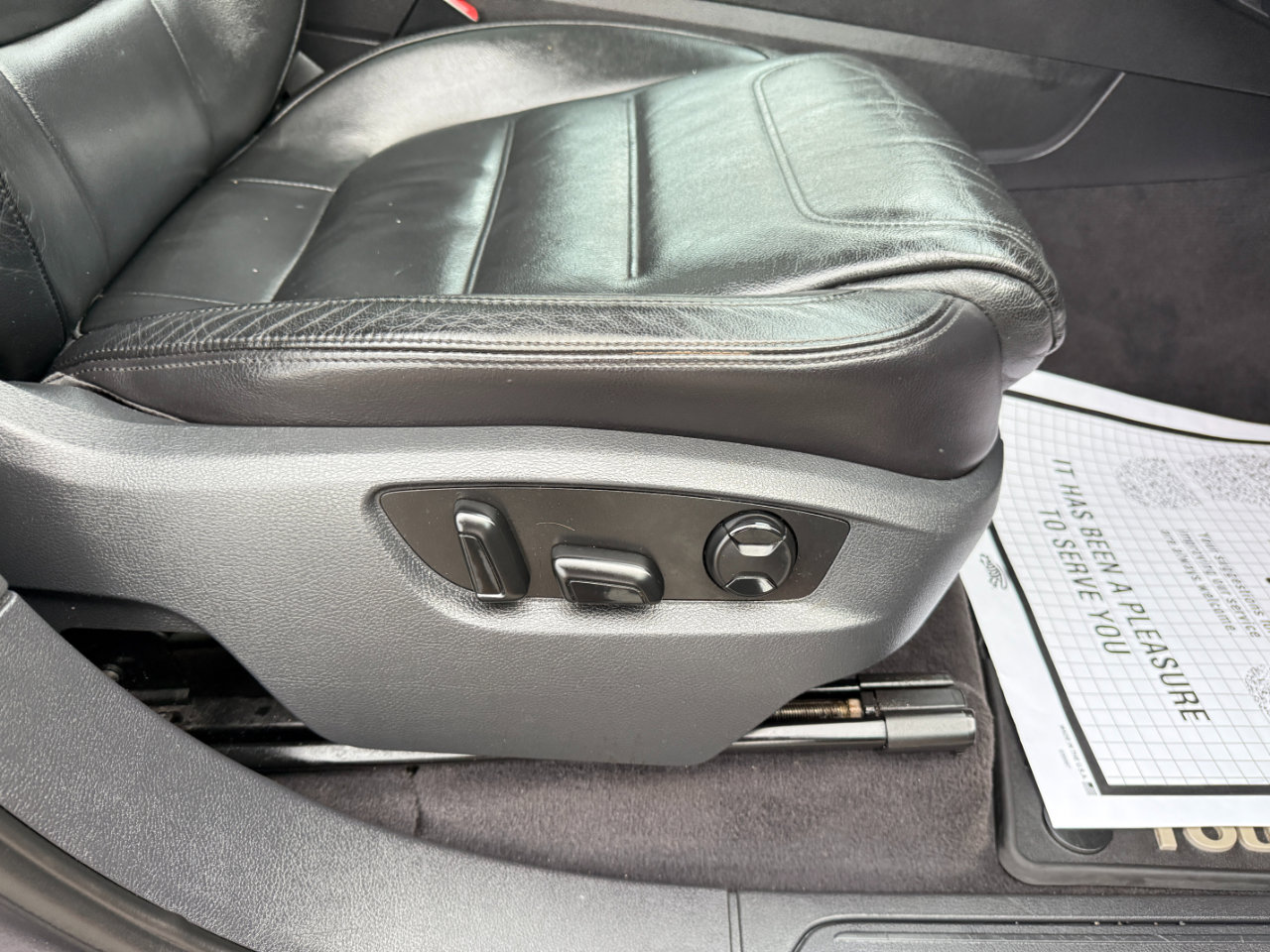 Used 2012 Volkswagen Touareg VR6 image 47