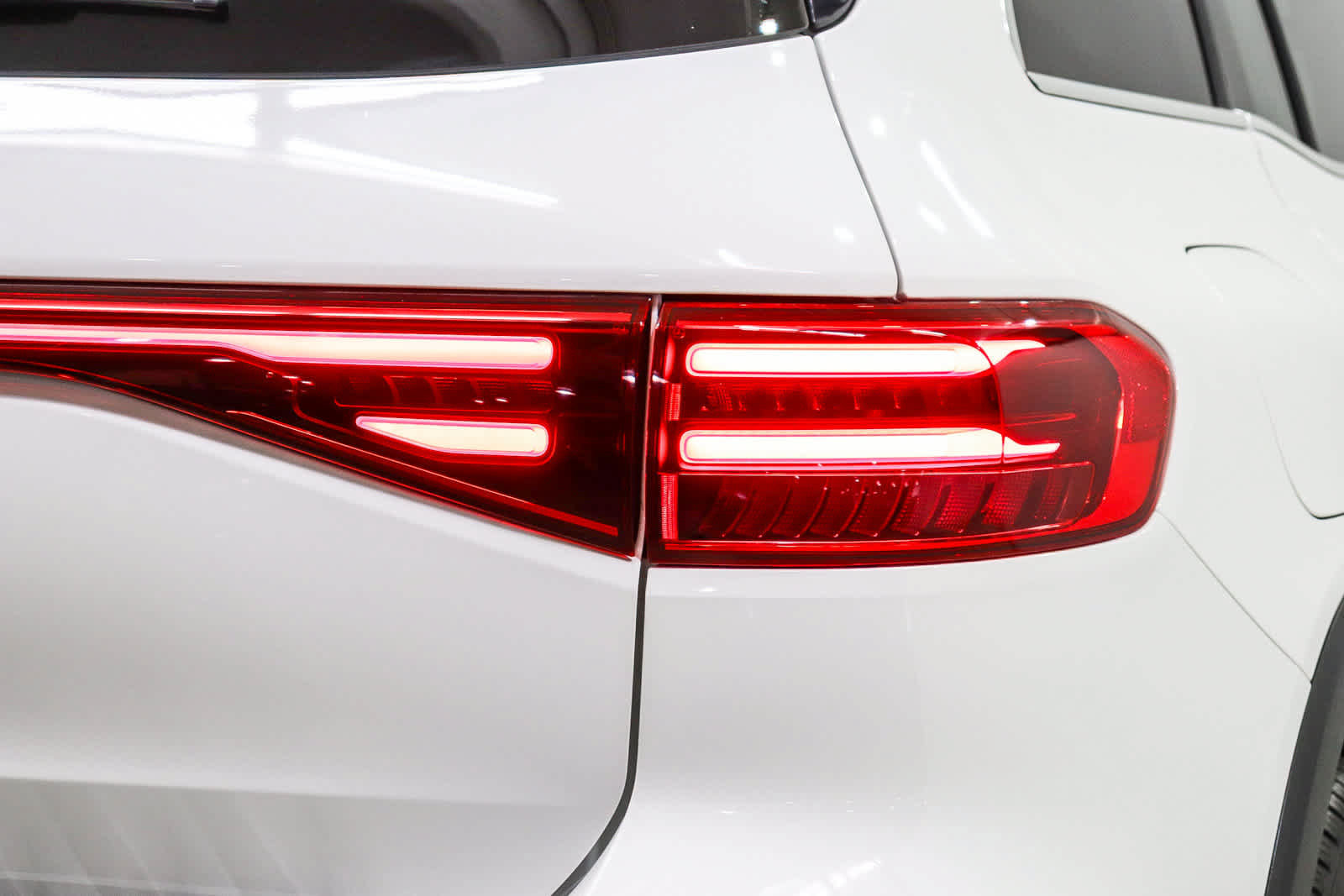 Used 2024 Mercedes-Benz EQB 250+ image 7