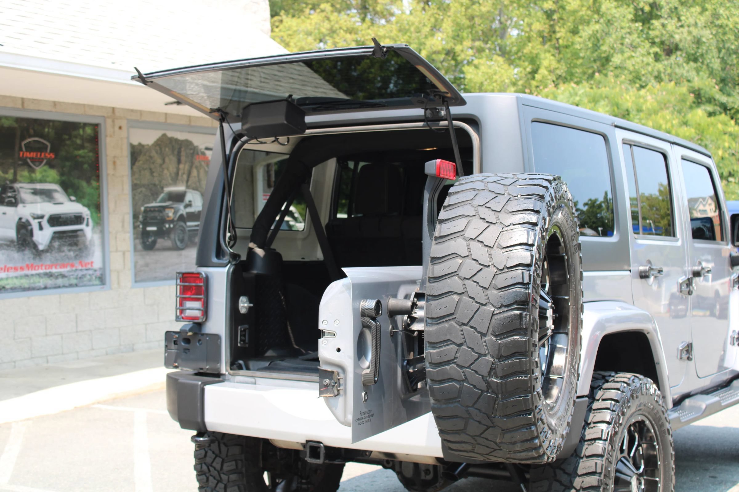 Used 2015 Jeep Wrangler Unlimited Sahara w/ Connectivity Group AWD/4WD image 26