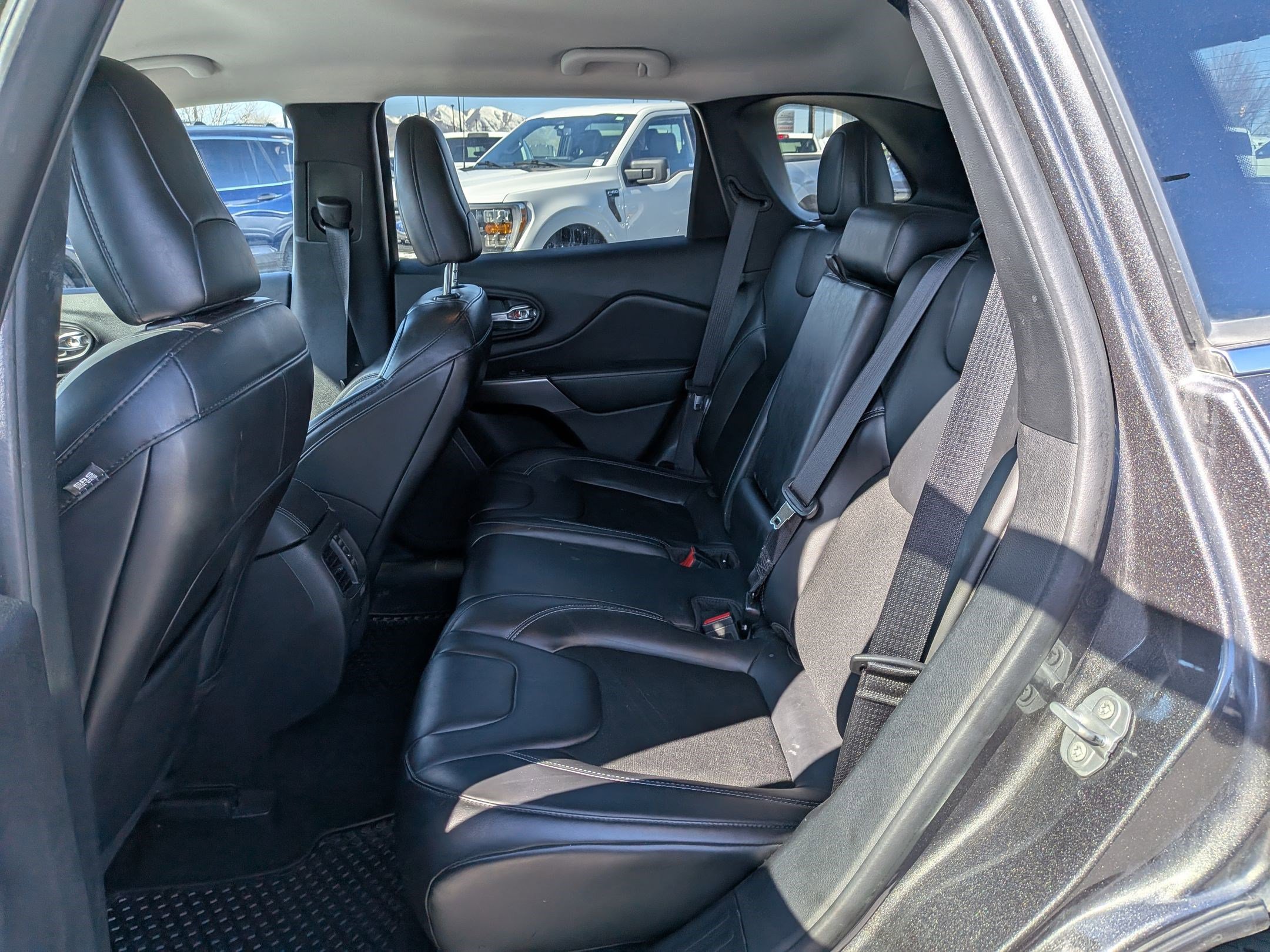 Used 2020 Jeep Cherokee Latitude Plus w/ Cold Weather Group image 29