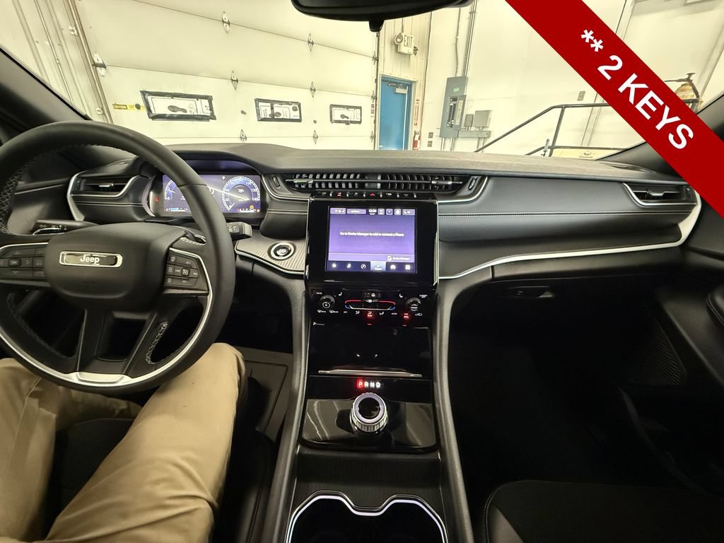 Used 2024 Jeep Grand Cherokee Altitude AWD/4WD image 23