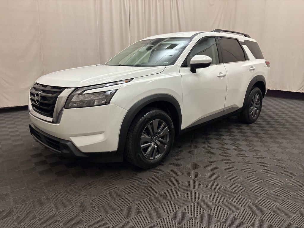 Used 2025 Nissan Pathfinder SV image 1