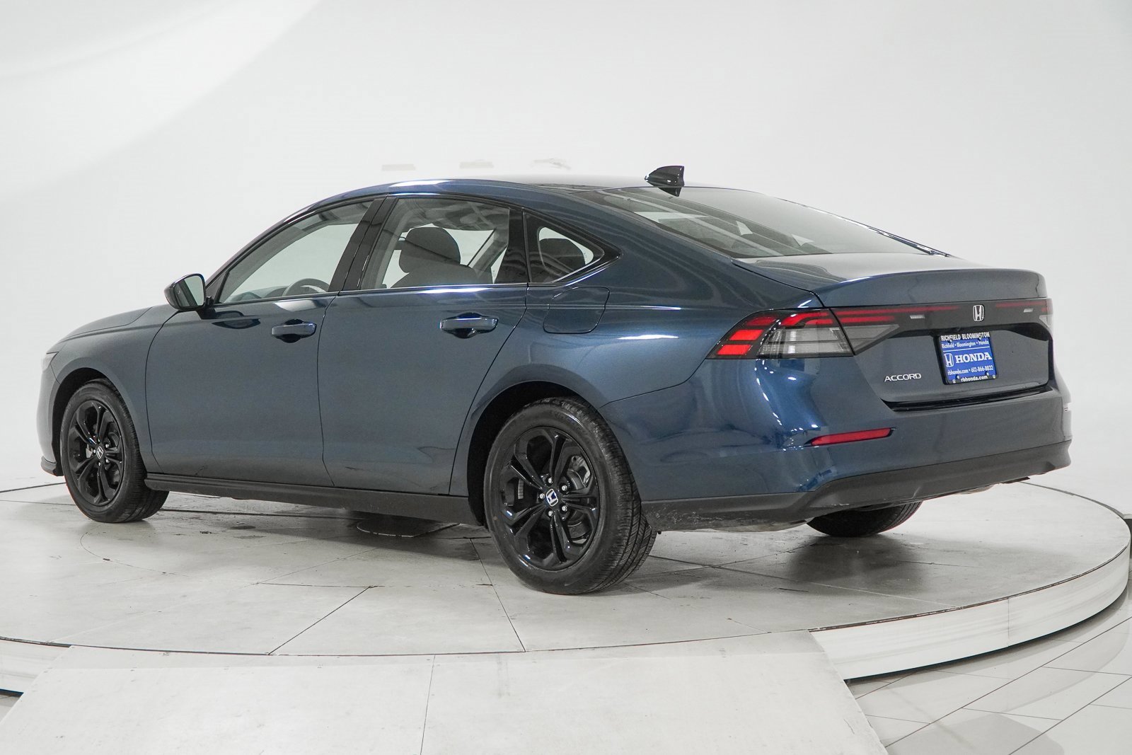 Certified 2025 Honda Accord SE image 5