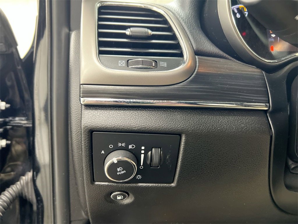 Used 2021 Jeep Grand Cherokee Limited w/ Luxury Group II image 18