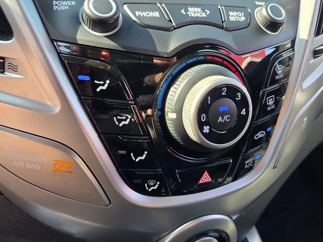 Used 2013 Hyundai Veloster w/ Tech Pkg FWD image 25