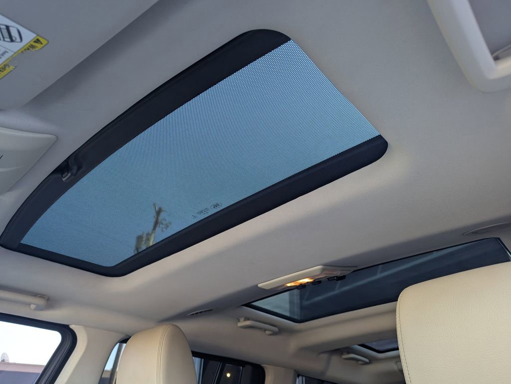 Used 2016 Land Rover LR4 HSE Silver Edition image 22