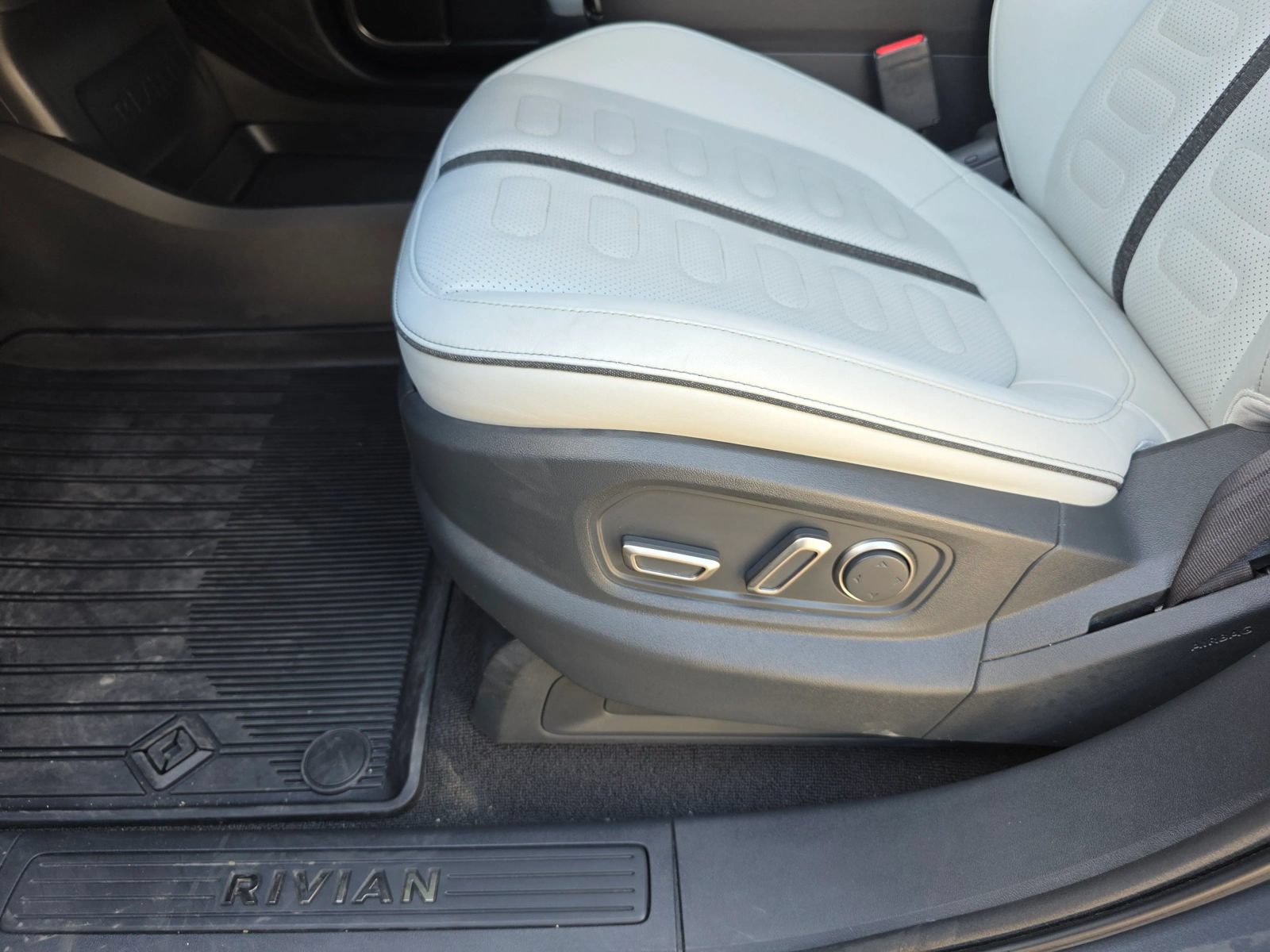 Used 2023 Rivian R1S Adventure Quad AWD/4WD image 25
