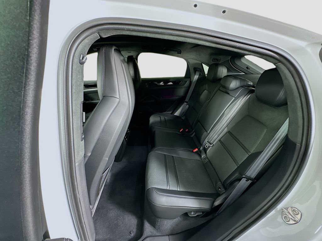 New 2026 Porsche Cayenne GTS image 24